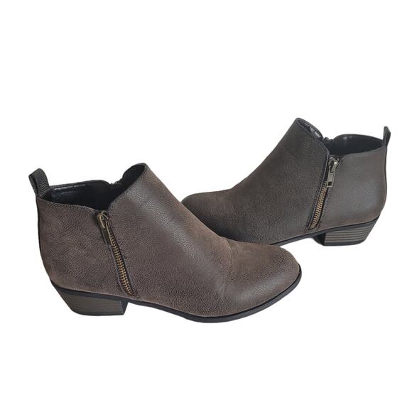 Pierre Dumas Women's Side Zip Block Heel Grey Leather Ankle Booties Size: 7 - Picture 3 of 6